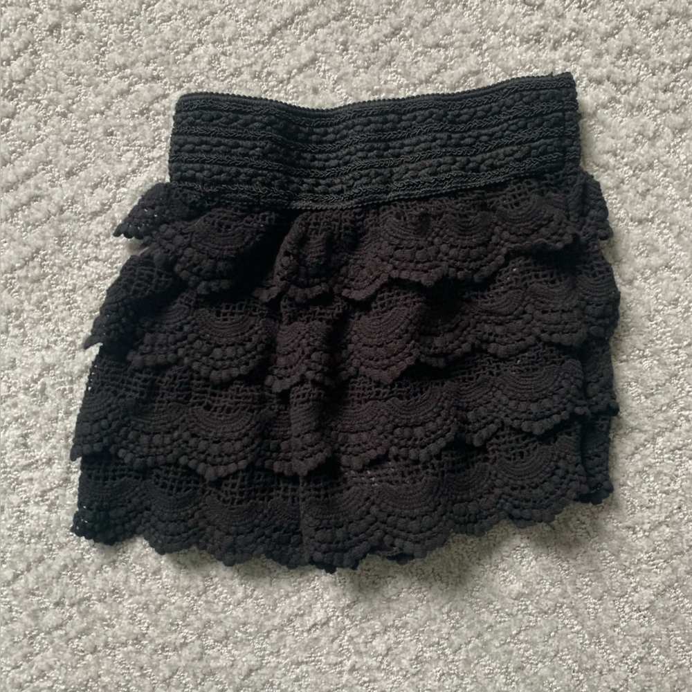 Elegant Black Lace Shorts - Picture 6 of 6
